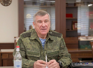 Министр обороны встретился с командующим российскими миротворческими силами в НК