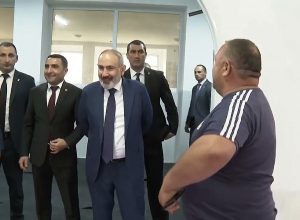 Վարչապետը Տավուշ գյուղում ծանոթացել է խմելու ջրի ներքին ցանցի վերանորոգման աշխատանքներին