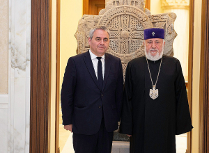Կաթողիկոսն ընդունել է Ֆրանսիայի Օ-դը-Ֆրանս շրջանային խորհրդի նախագահի գլխավորած պատվիրակությանը