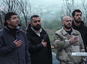 «Ոչ Արցախի էթնիկ զտմանը» կարգախոսով՝ Ստեփանակերտի մատույցներում շարունակվում է երիտասարդների ակցիան