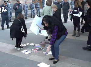 Акция протеста перед зданием правительства