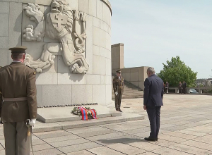 Վարչապետ Փաշինյանը Պրահայում հարգանքի տուրք է մատուցել անհայտ զինվորի հիշատակին