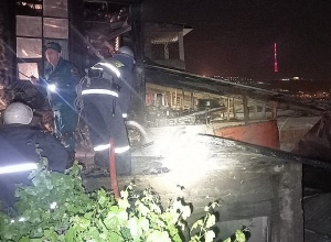 Հրդեհ տան տանիքում