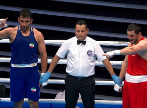 Нарек Манасян одержал победу над иранским боксёром и вышел в четвертьфинал