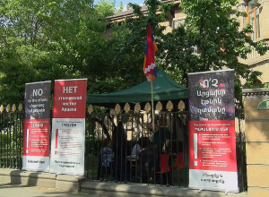 Մենք տեր ենք կանգնում մեր հողերին, մեր Արցախին․ ստորագրահավաք Երևանում