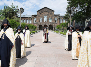 Мы должны быть в состоянии отвергнуть равнодушие и приспособленчество, будучи уверенными, что достоинство победит: Гарегин II