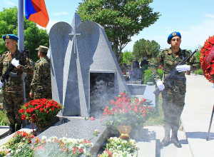 «Եռաբլուր» զինվորական պանթեոնում տեղի է ունեցել Հայաստանի ազգային հերոս Վահագն Ասատրյանին նվիրված ոգեկոչման արարողություն