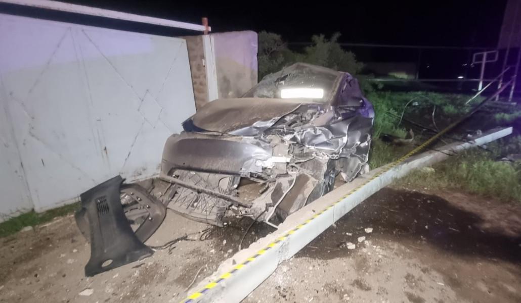 thumbnail_Ավտոմեքենան բախվել է Էլեկտրական սյանը․ կան տուժածներ (1)