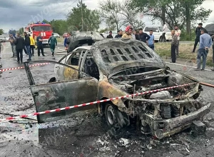 Երևան-Արմավիր ավտոճանապարհին ավտոմեքենան հրդեհվել է՝ վերածվելով մոխրակույտի. 2 մարդ է տուժել