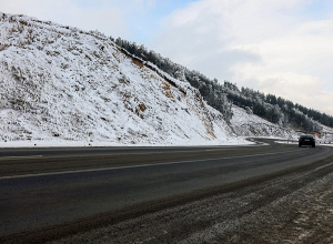 На перевале Варденяц идет снег