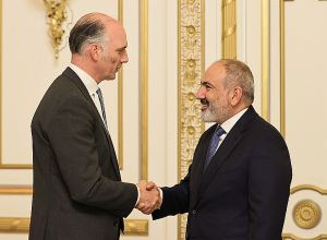 Премьер-министр принял министра по европейским делам Великобритании Лео Докерти