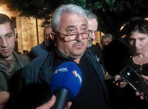 Զոհված զինծառայողների ծնողները դադարեցրել են կառավարության առջև նստացույցը