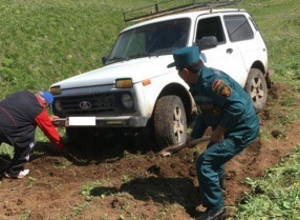 «VAZ» մակնիշի ավտոմեքենան սահելով մոտ 15 մ, հայտնվել է ճամփեզրին. առկա է կողաշրջման վտանգ