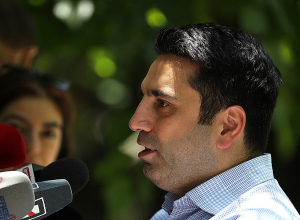 Բայց մենք Նոյեմբերի 9-ի  փորձը ունենք չէ արդեն, եւ մենք այդ նույն սխալները էլ չենք անելու․  Սիմոնյան