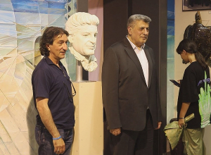 Բացվեց Կարեն Դեմիրճյանի կիսանդրին․ Վիգեն Ավետիսի նվերը