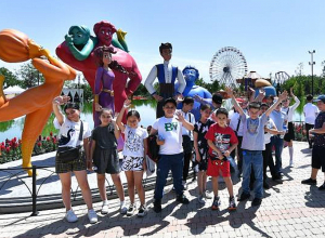 Подарок на 1 июня: по приглашению премьер-министра РА и его супруги «Yerevan Park» посетили 850 детей