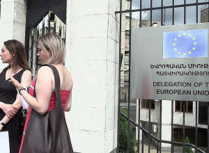 Բևեռը նամակ է հանձնում Հարավային Կովկասի հարցերով ԵՄ հատուկ ներկայացուցիչ Տոյվո Կլաարին. Ուղիղ