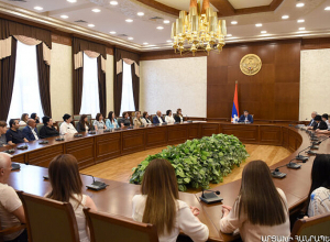 Շարունակվում են Արայիկ Հարությունյանի հանդիպումները հանրության տարբեր շրջանակների հետ