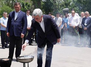 Սերժ Սարգսյանը հարգանքի տուրք է մատուցել Անդրանիկ Մարգարյանի հիշատակին