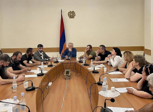 ԱԺ Պաշտպանության և անվտանգության հարցերի մշտական հանձնաժողովի անդամները հանդիպել են գերիների ու անհետ կորածների ծնողների հետ
