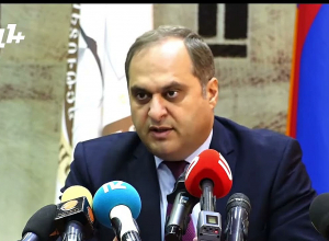 Փաստաբանին խուզարկում են, ծեծում, ձեռնաշղթա հագցնում, հետո էլ արցունքաբեր գազ կիրառում