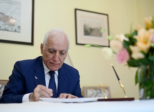 Նախագահ Խաչատուրյանը ՀՀ-ում Իտալիայի դեսպանատանը գրառում է կատարել Բեռլուսկոնիի մահվան առիթով