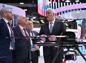 Վահագն Խաչատուրյանը շրջել է Սանկտ Պետերբուրգի միջազգային տնտեսական ֆորումի էքսպոյի տաղավարներով (լուսանկարներ)