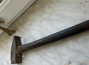 Գառնի գյուղի 54-ամյա բնակիչը սպանել է հարազատ եղբորը՝ վերջինիս գլխին մուրճով հարվածներ հասցնելով