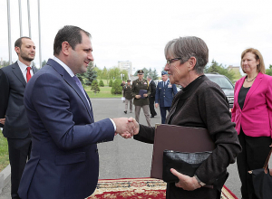 Սուրեն Պապիկյանն ընդունել է ԱՄՆ Կանզաս նահանգի նահանգապետ Լորա Քելիին և ազգային գվարդիայի հրամանատար Մայքլ Վեներդիին