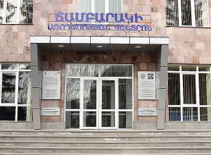 Արտակարգ դեպք Ճամբարակում. ննջարանում տեղադրված հեռուստացույցն իր տակդիրով ընկել է 2-ամյա երեխայի գլխին. բժիշկները պայքարում են նրա կյանքի համար