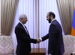 Արարատ Միրզոյանն ընդունել է Իրանի դեսպանին