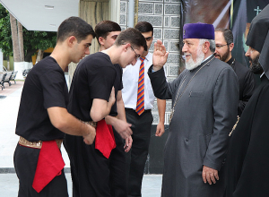 Կաթողիկոսն անակնկալ այց է կատարել Կալկաթայի Հայոց մարդասիրական ճեմարան