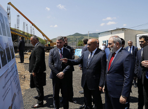 Վարչապետը Կոտայքի մարզում ծանոթացել է տարբեր համայնքներում իրականացվող զարգացման ծրագրերի ընթացքին