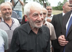 Վարչապետը Ողջաբերդում հանդիպիպել է սողանքային գոտու բնակիչներին