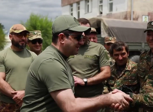 Պաշտպանության նախարարն այցելել է զորամասեր