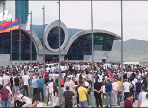 Արցախցիները՝ ռուս խաղաղապահների բազայի մոտ.ՈՒՂԻՂ