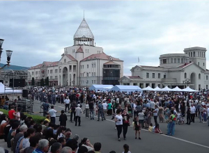 Արցախում հանրահավաք է. պահանջում են բացել կյանքի ճանապարհը․օր 2-րդ.ՈՒՂԻՂ