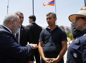 Փաշինյանը Արարատի մարզում ծանոթացել է տարբեր համայնքներում իրականացվող ծրագրերի ընթացքին