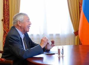 Փաշինյանն ընդունել է Ֆրանսուա Ռոշբլուանին