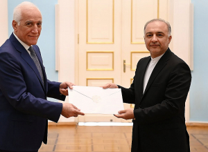 Նախագահ Վահագն Խաչատուրյանին իր հավատարմագրերն է հանձնել Հայաստանում Իրանի դեսպան Մեհդի Սոբհանին