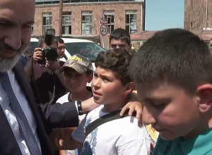 Վարչապետը Վաղաշենում այցելել է հիմնանորոգված մանկապարտեզ, նաեւ՝ հարգանքի տուրք մատուցել