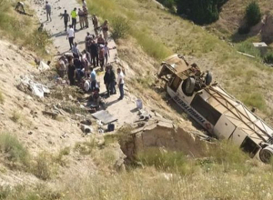 Թուրքիայում մարդատար ավտոբուսն ընկել է կամրջից. 7 մարդ մահացել է, կա մի քանի տասնյակ տուժած