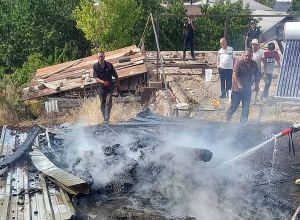 Գառնի գյուղում հրդեհ է բռնկվել տներից մեկի տանիքում․  ջերմահարվել է նաև 6 պտղատու ծառ