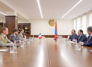 ՀՀ պաշտպանության նախարարն ընդունել է Ֆրանսիայի դեսպանին
