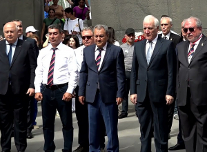 Վահագն Խաչատուրյանն այցելել է Ծիծեռնակաբերդի հուշահամալիր