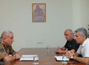 Աժ նախագահն ընդունել է Պաշտպանության նախարարին