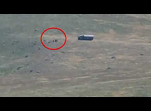 Как азербайджанские военнослужащие приближаются к резервисту Г.В. и увозят в неизвестном направлении