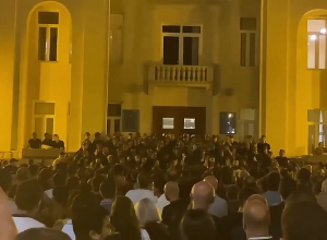 Լարված իրավիճակ՝ Արցախի ԱԺ դիմաց