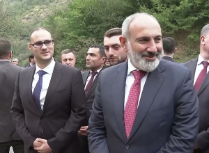 Հիմնվել է դեպի Կայան բերդ տանող 1,6 կմ երկարությամբ քայլարշավային արահետ