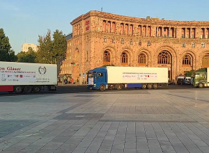 Французский гуманитарный груз направился к пропускному пункту Корнидзор